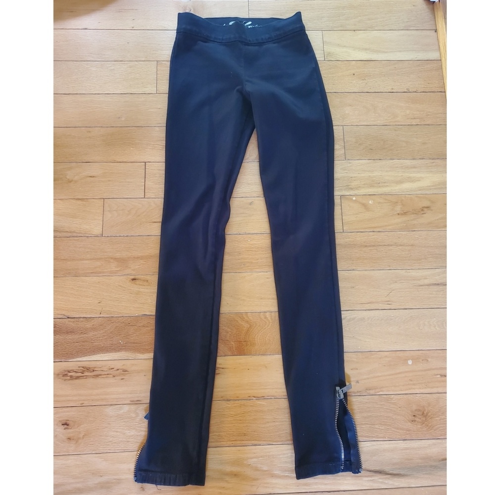 Juicy Couture black pull on ankle zip stretch jean